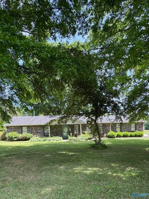 Homes For Sale - 1861 New Center Road<br/> Morgan County, Hartselle, AL 35640