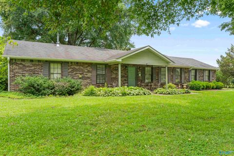 Homes For Sale - 1861 New Center Road<br/> Morgan County, Hartselle, AL 35640