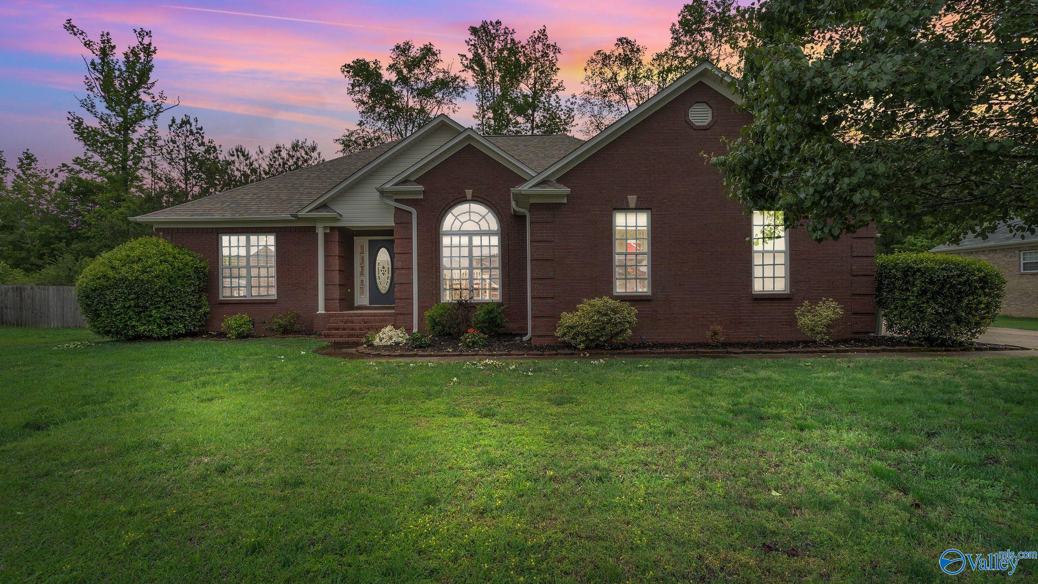 228 Chestnut Oak Circle, Owens Cross Roads, Alabama image 1