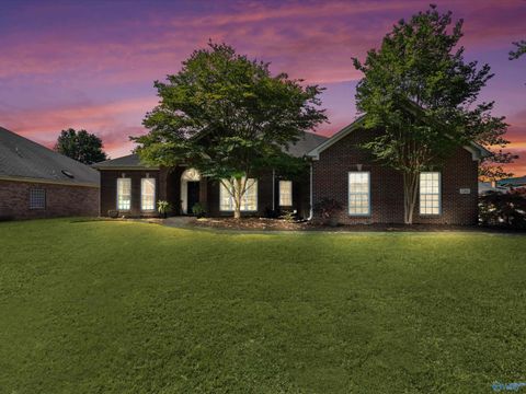 Homes For Sale - 7201 Oldstone Drive<br/> Owens Cross Roads, AL 35763