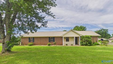 Homes For Sale - 200 Silverwood Lane<br/> Hazel Green, AL 35750