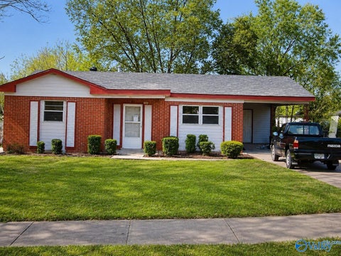 Homes For Sale - 2202 Norwood Drive<br/> Huntsville, AL 35810