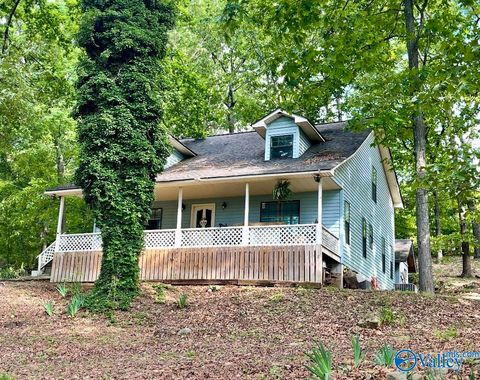 Homes For Sale - 1055 Georgia Mountain Road<br/> Guntersville, AL 35976