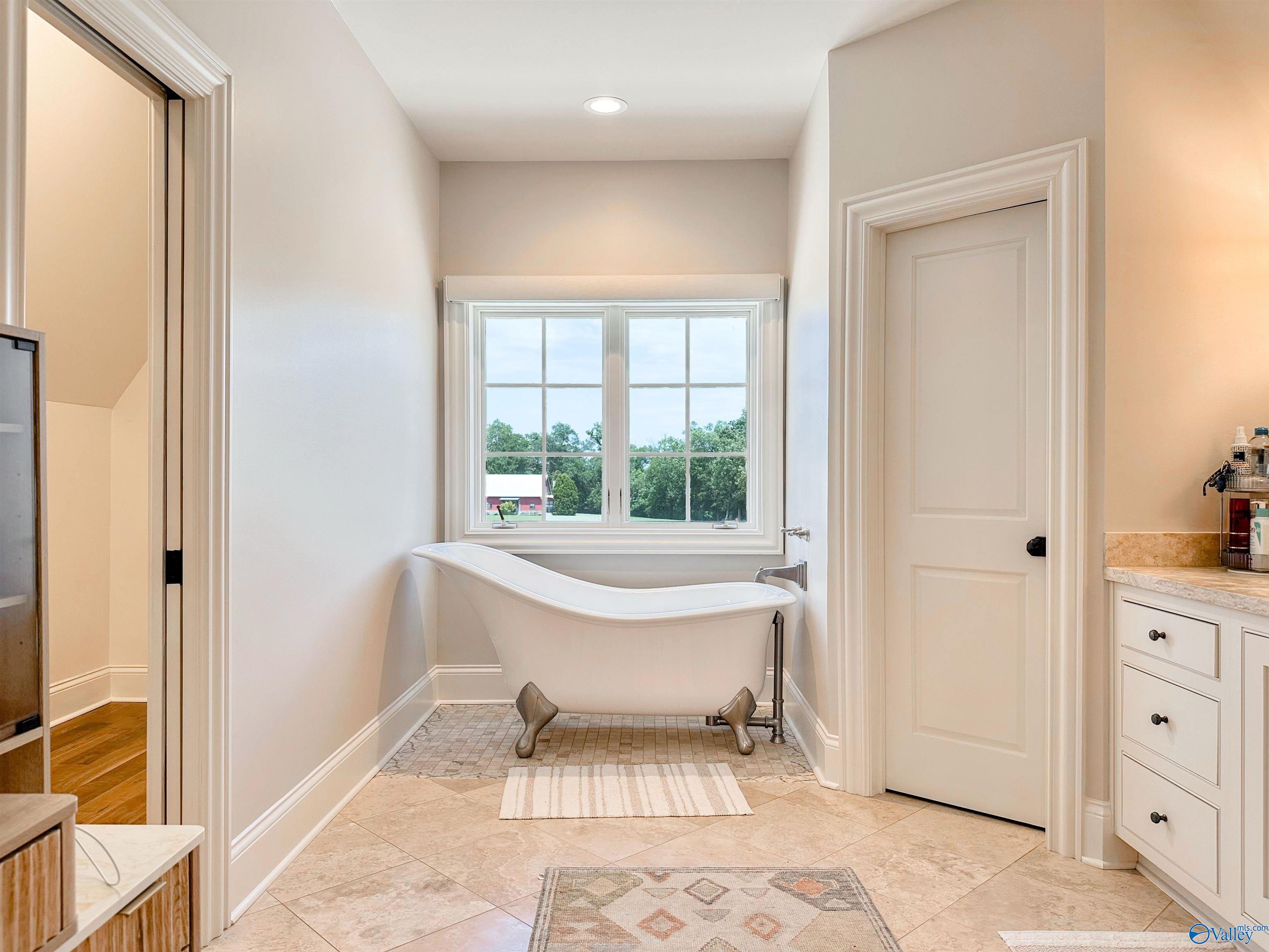 2400 Breeding Drive, Hartselle, Alabama image 32