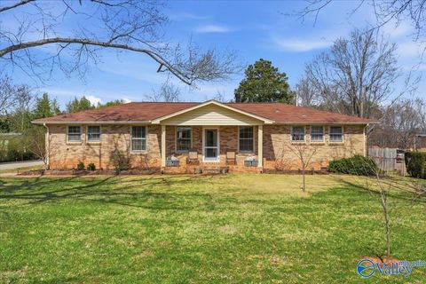 Photo of 6110 Stratford Court NW, Huntsville, AL 35806 (MLS # 21911697)