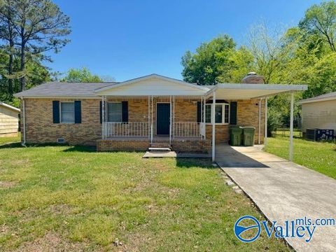 Homes For Rent - 3905 Mccalley Place<br/> Huntsville, AL 35805