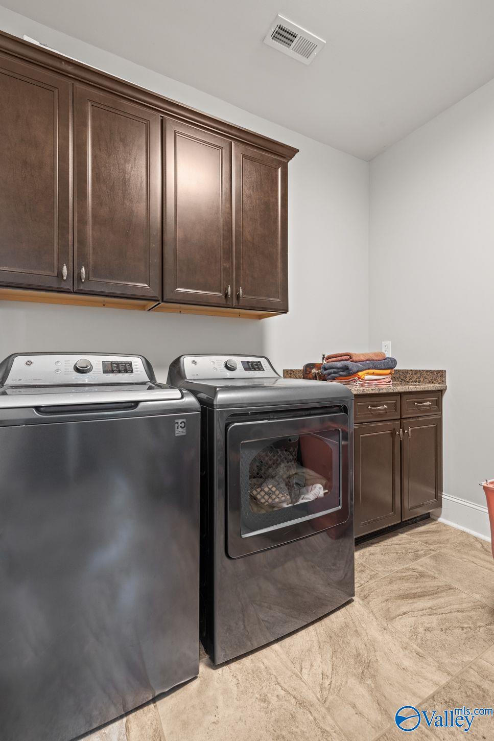 205 Farmdale Drive, Madison, Alabama image 33