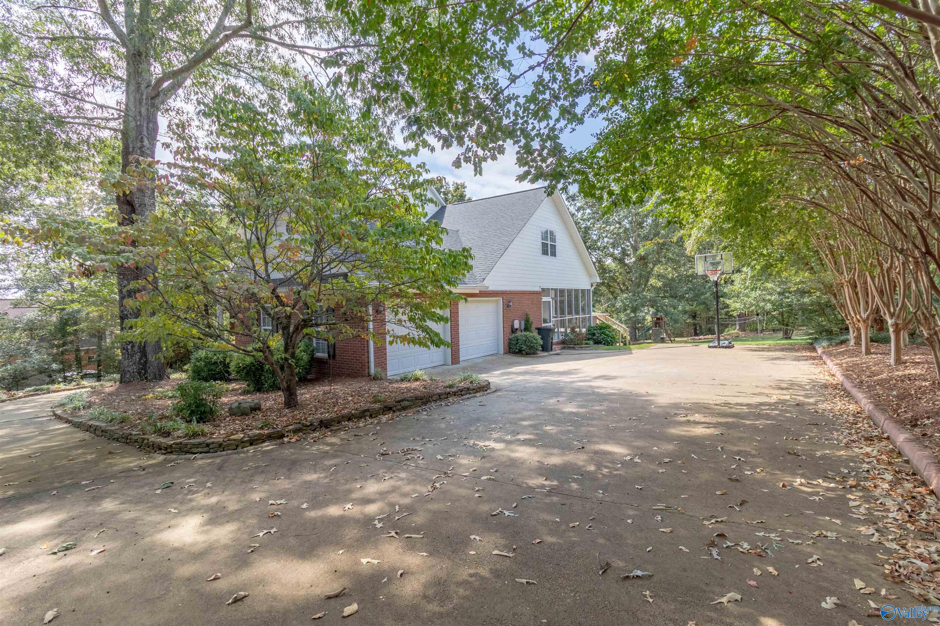 255 River Pointe Drive, Guntersville, Alabama image 6