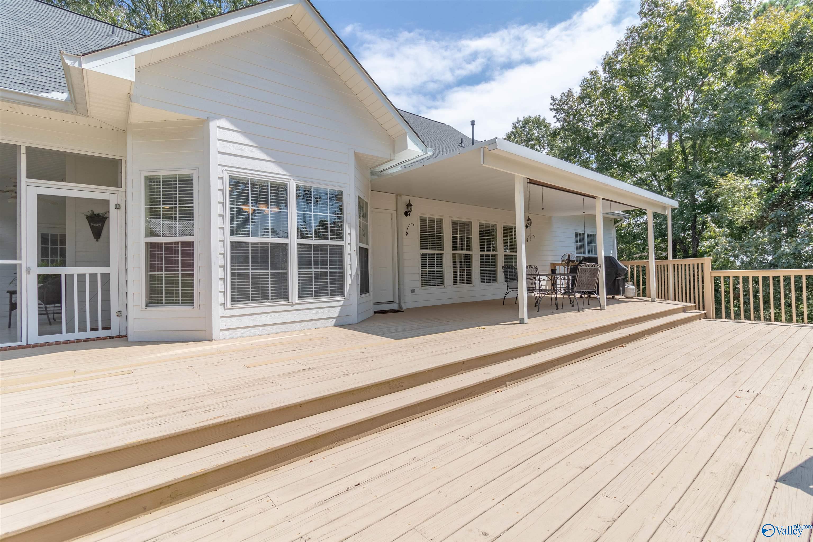 255 River Pointe Drive, Guntersville, Alabama image 10