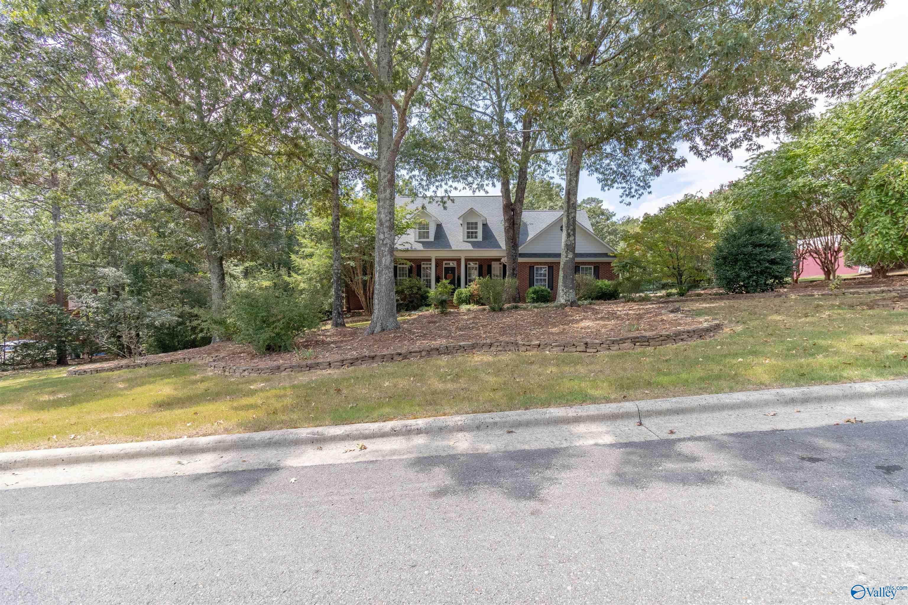 255 River Pointe Drive, Guntersville, Alabama image 4