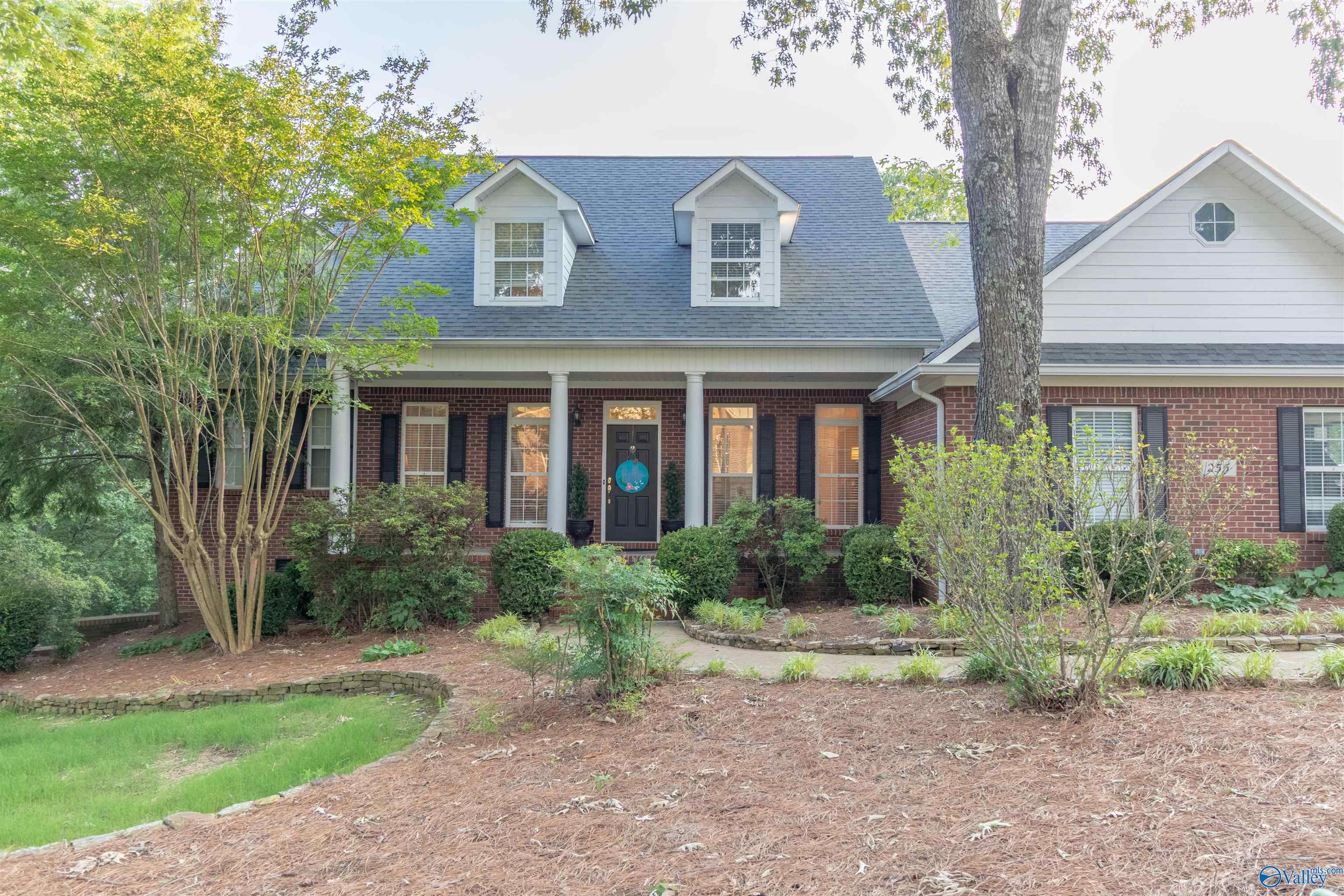 255 River Pointe Drive, Guntersville, Alabama image 1
