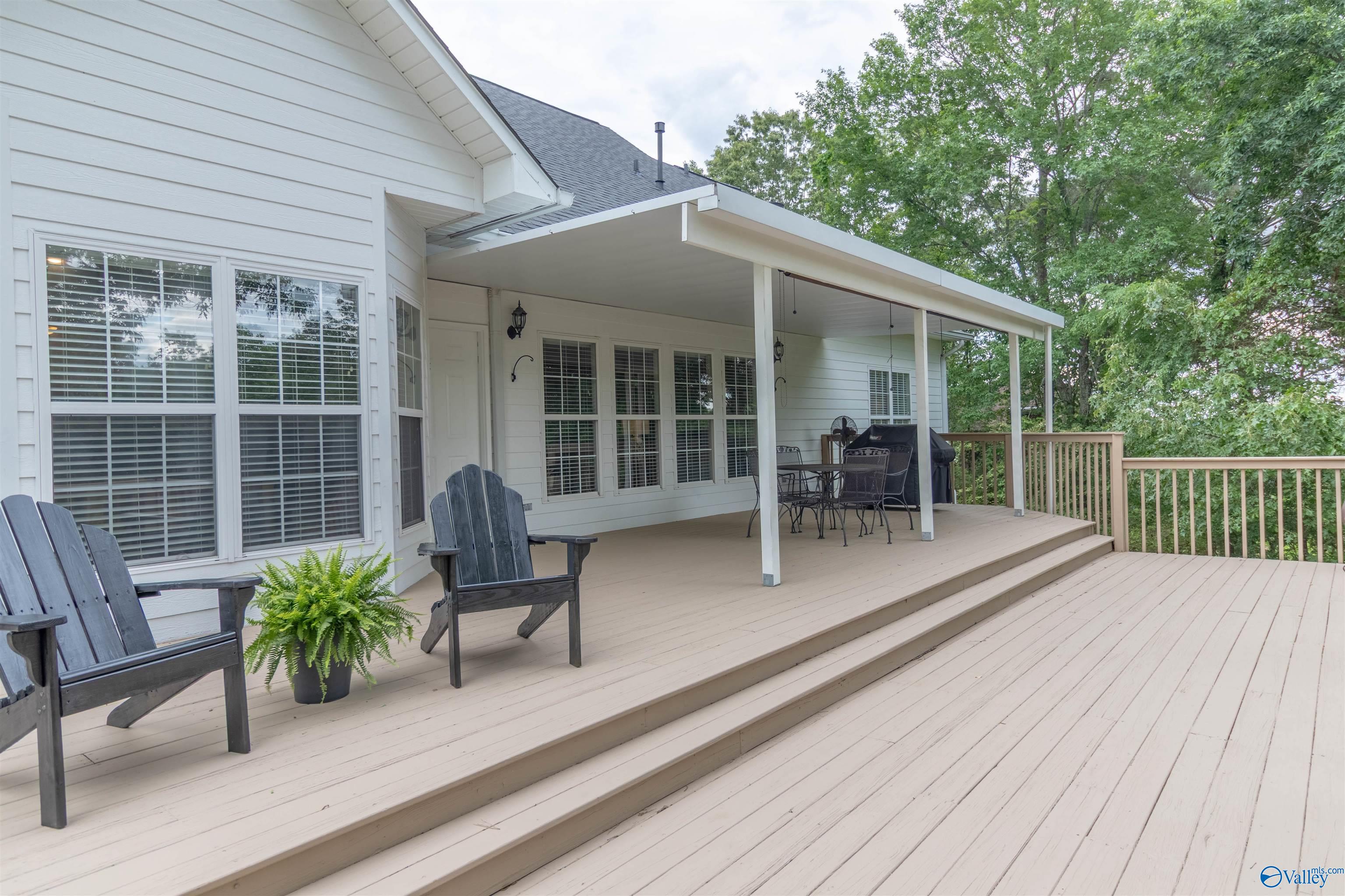 255 River Pointe Drive, Guntersville, Alabama image 9