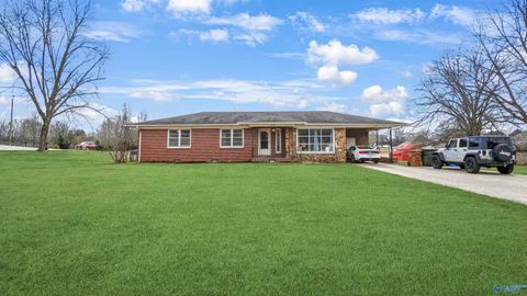 Homes For Sale - 1406 Main Street West St<br/> Hartselle, AL 35640