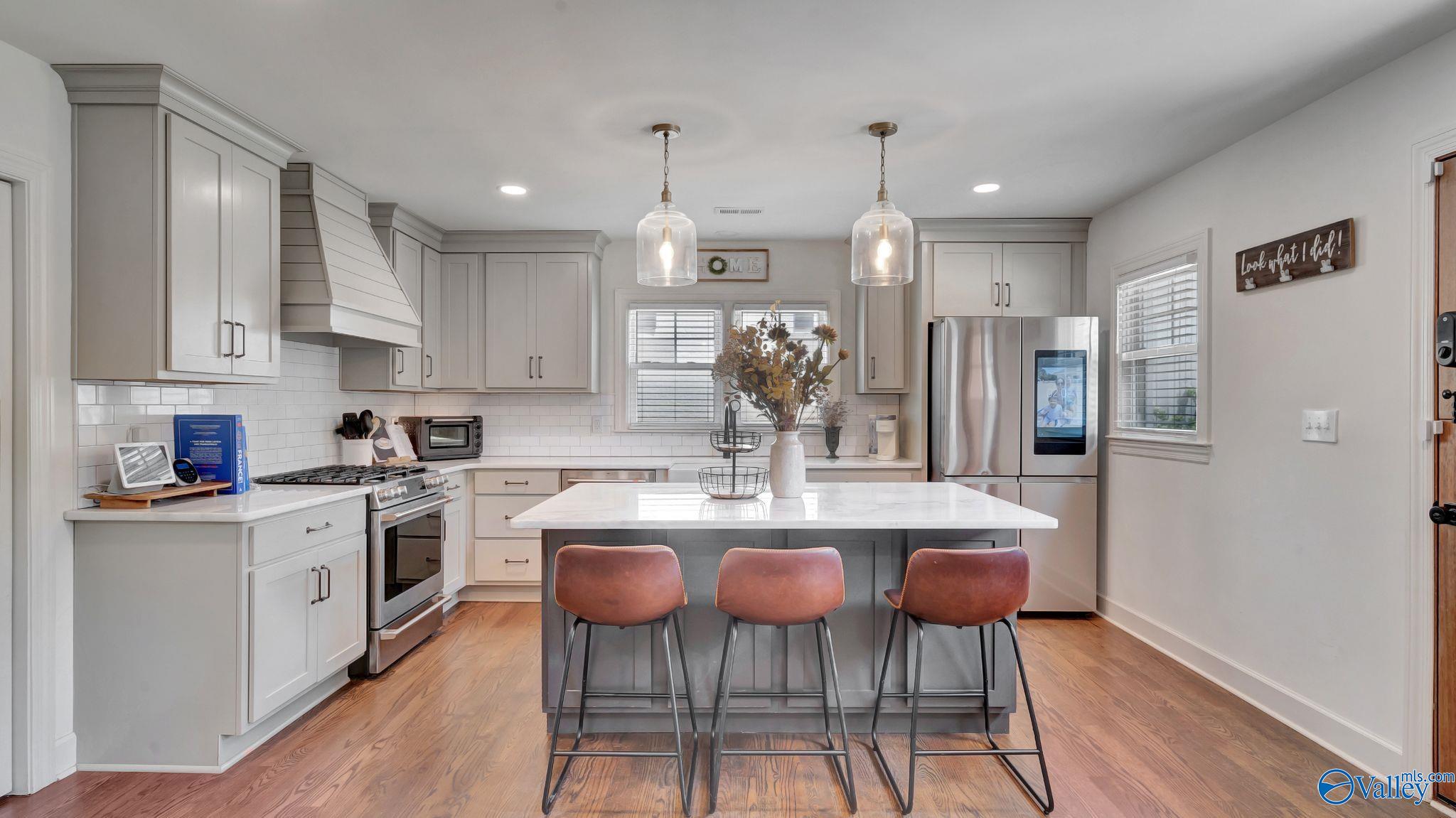 212 Longwood Drive, Huntsville, Alabama image 2