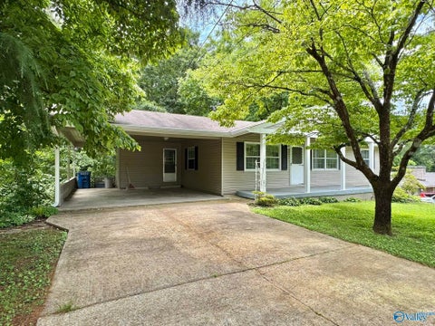 Homes For Sale - 4605 Mountain Crest Drive<br/> Guntersville, AL 35976