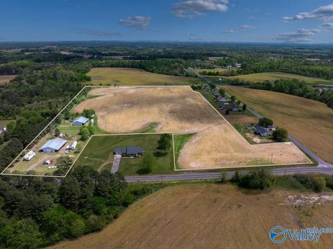 Homes For Sale - 1966 County Road 47<br/> Dutton, AL 35744
