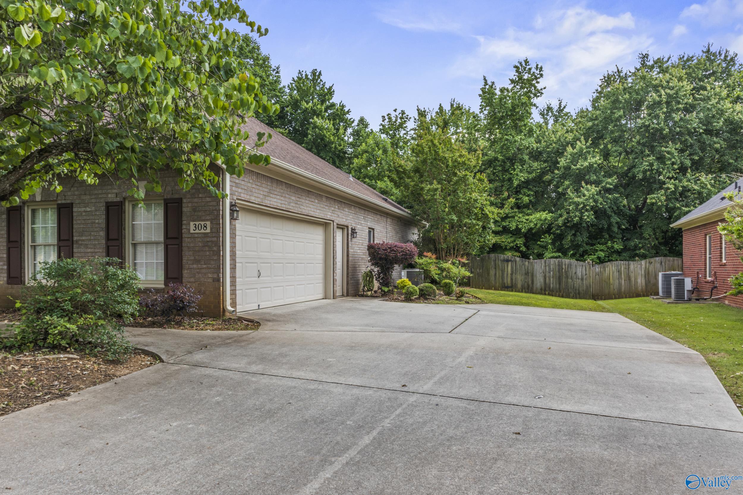 308 Blue Creek Drive, Harvest, Alabama image 3