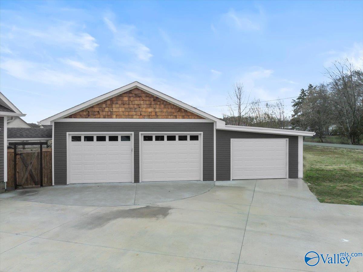 190 Willow Lake Circle, Guntersville, Alabama image 4