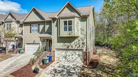 Townhouse For Sale - 218 NE Treetop Drive<br/> Huntsville, AL 35801