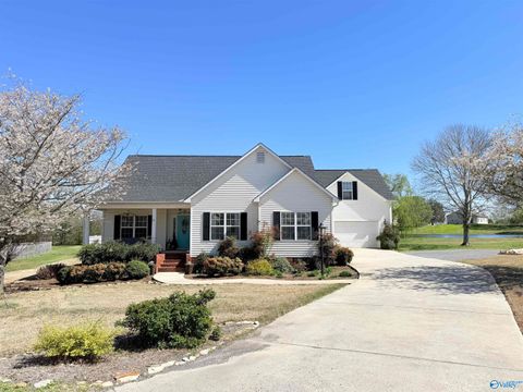 Homes For Sale - 154 Lake Ridge Lane<br/> Guntersville, AL 35976