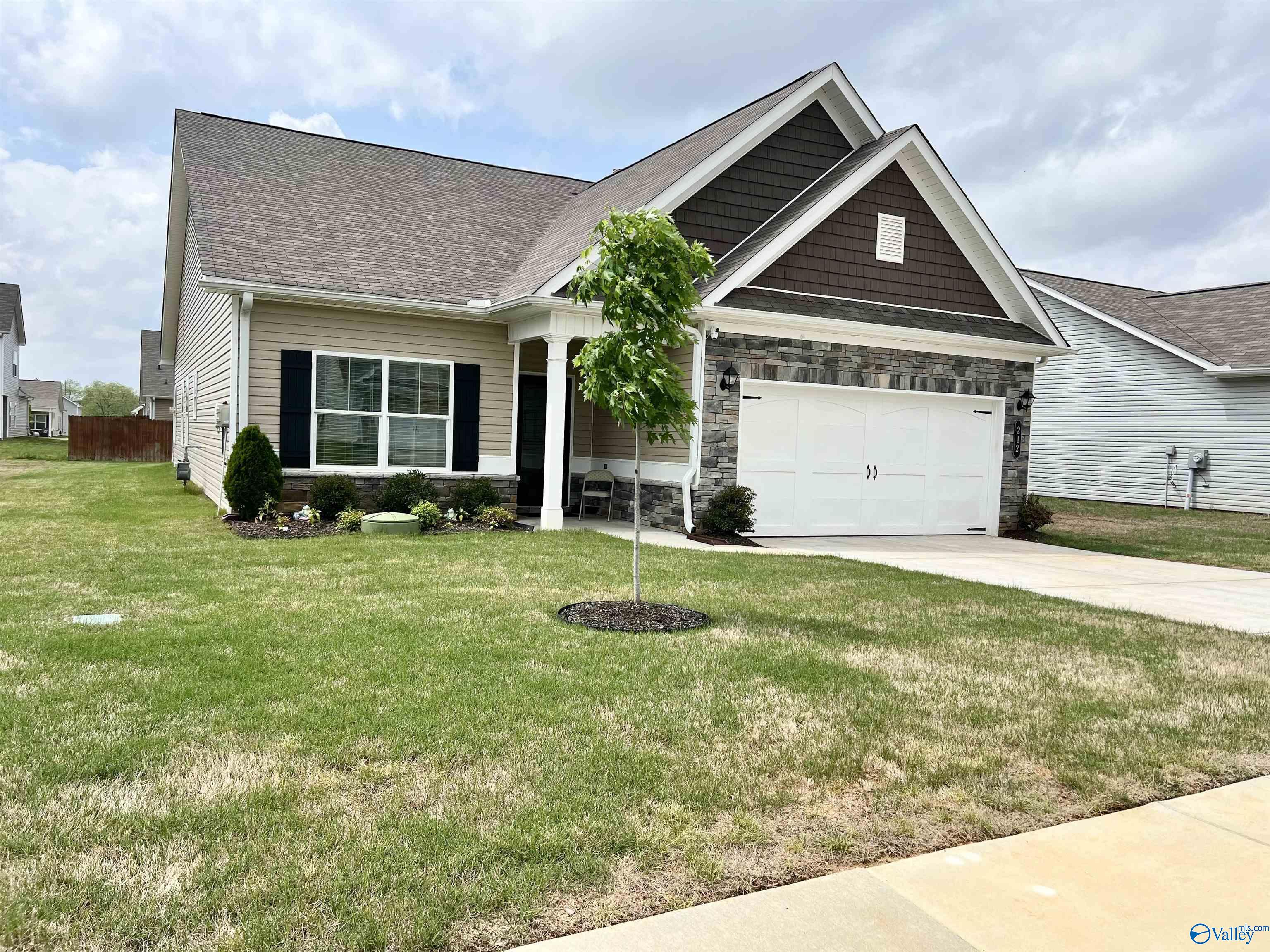 212 Fairbrook Drive, New Market, Alabama image 3