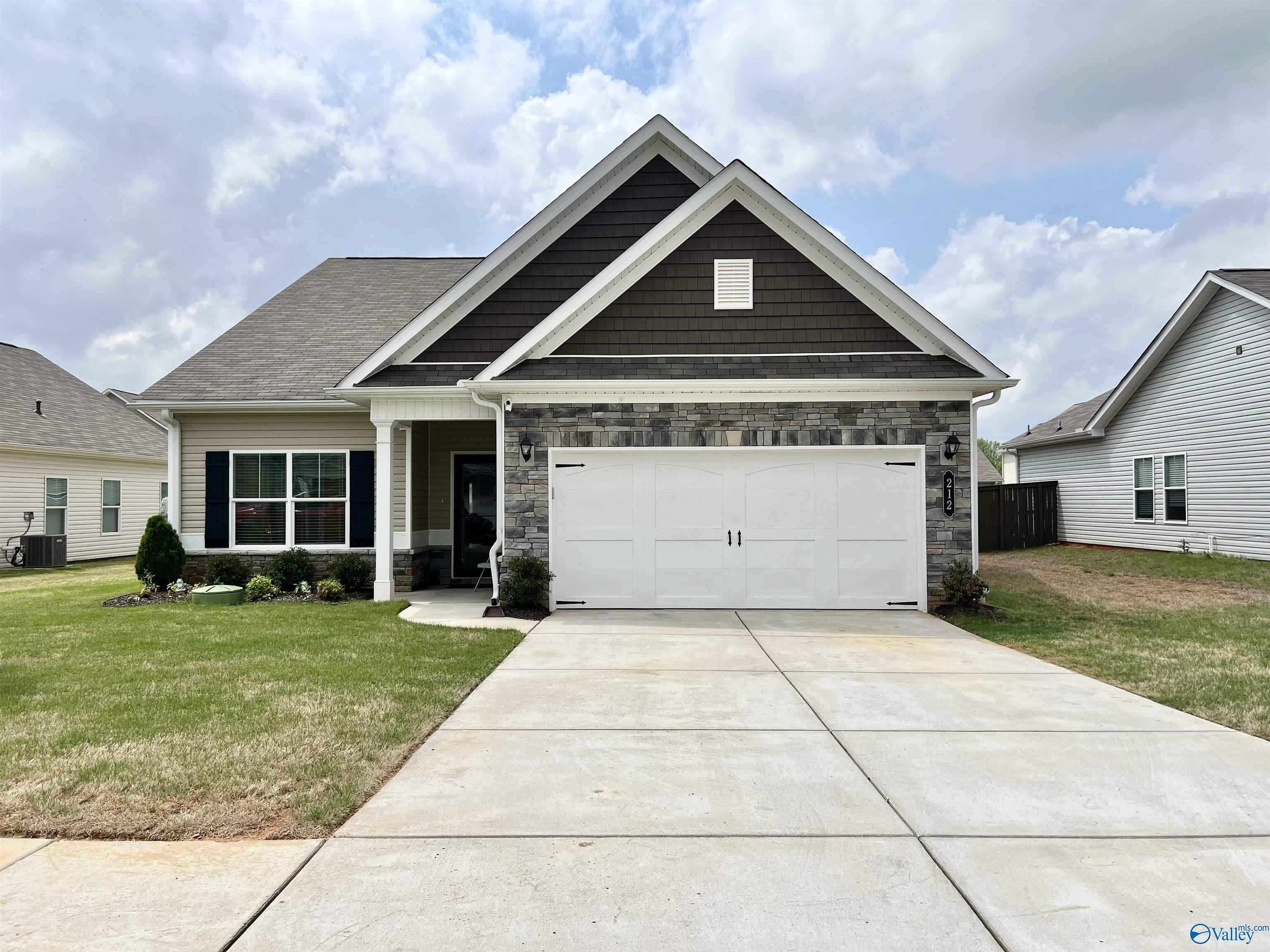 212 Fairbrook Drive, New Market, Alabama image 4