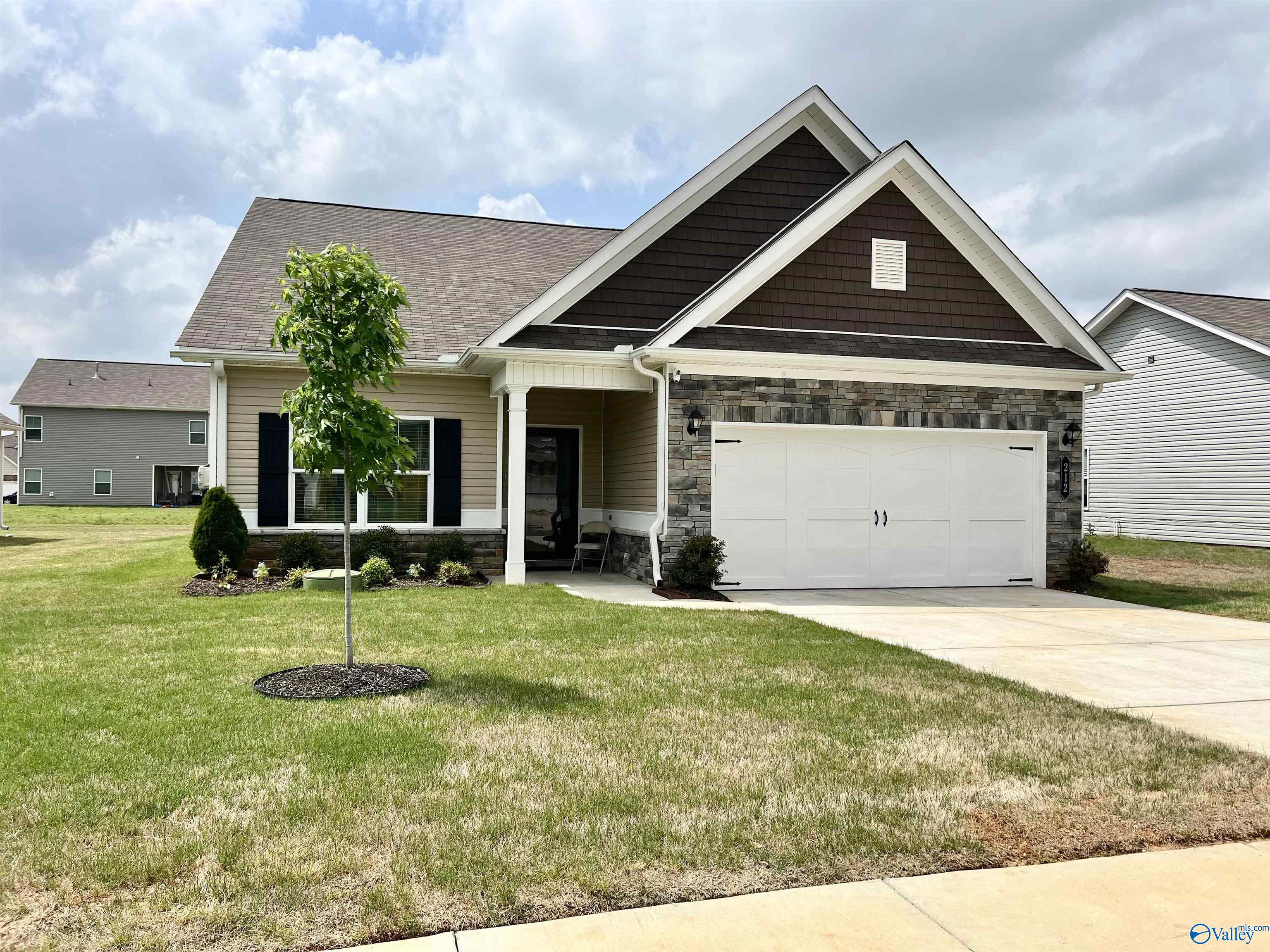 212 Fairbrook Drive, New Market, Alabama image 1