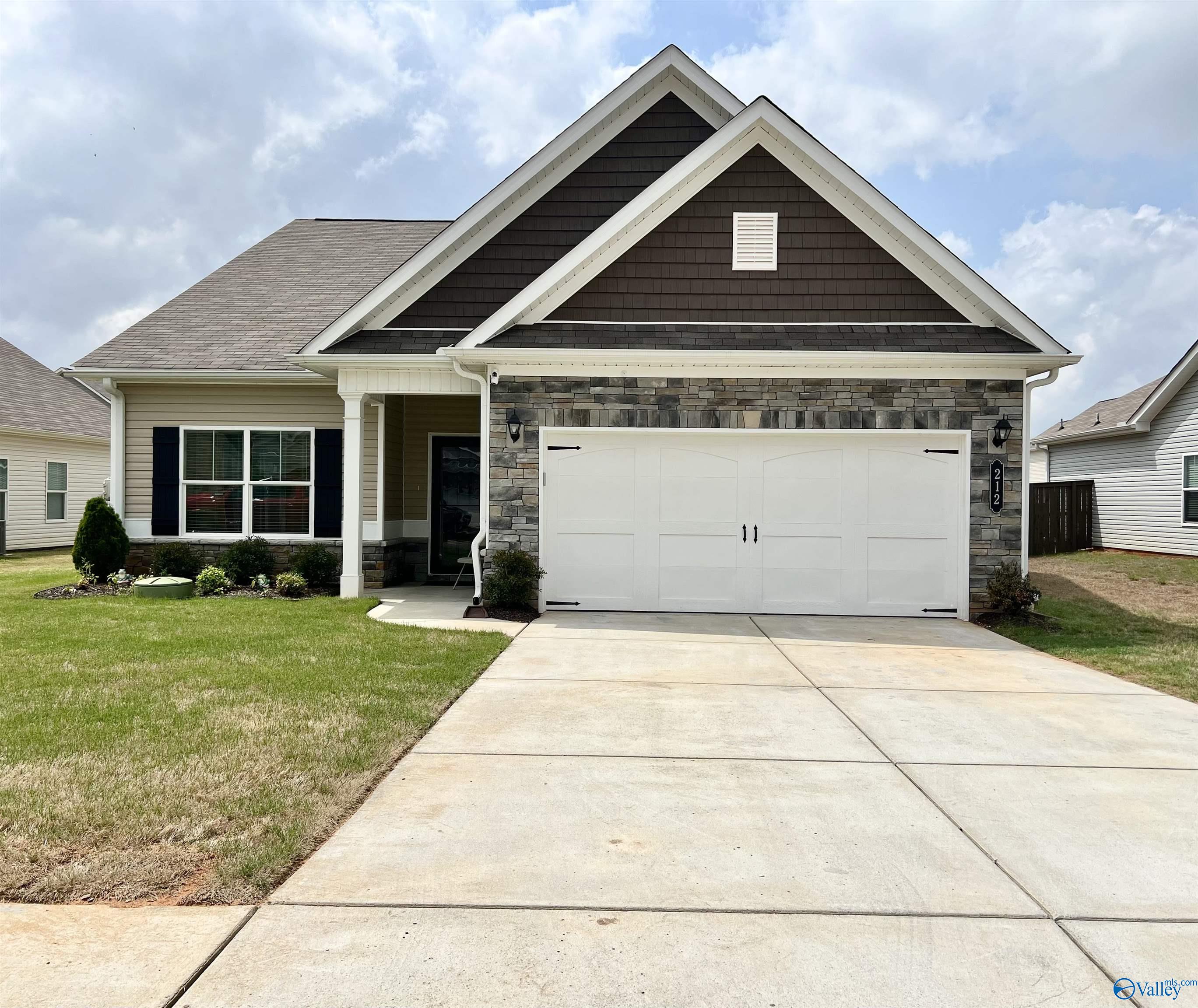 212 Fairbrook Drive, New Market, Alabama image 2