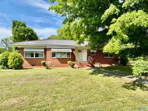 Photo of 101 Franklin Street, Crossville, AL 35962 (MLS # 21917069)