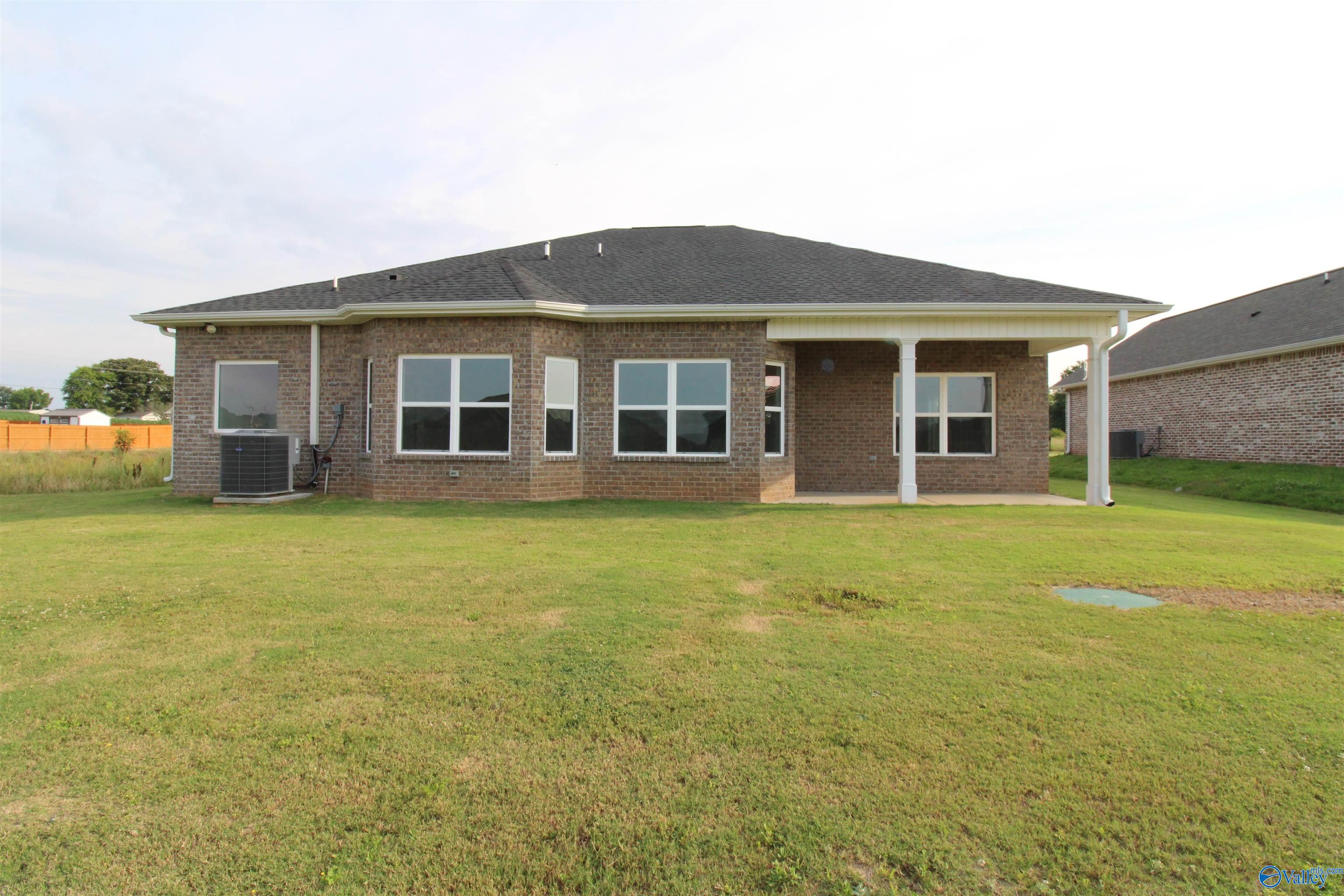 104 Parvin Way Drive, Hazel Green, Alabama image 2