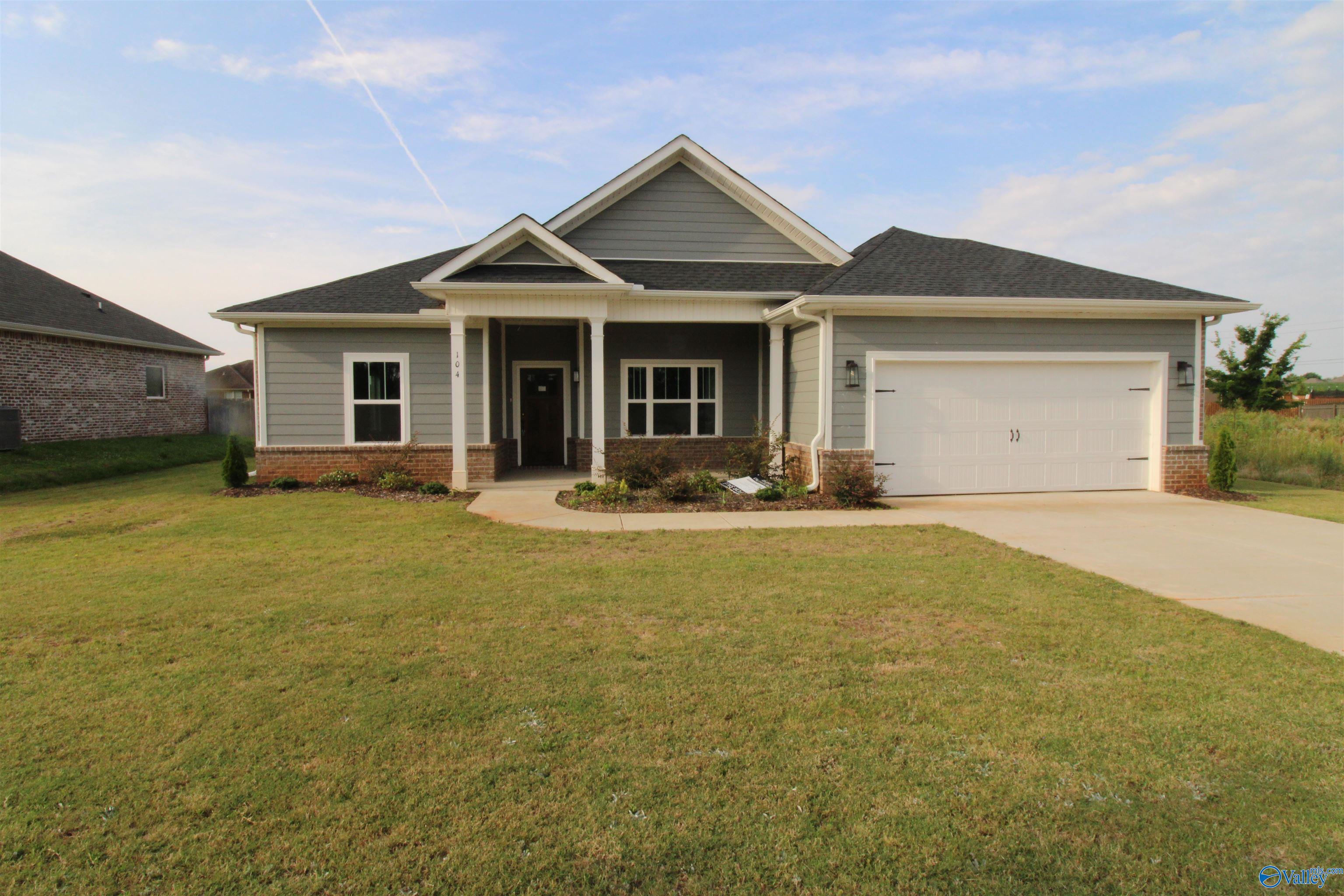 104 Parvin Way Drive, Hazel Green, Alabama image 1