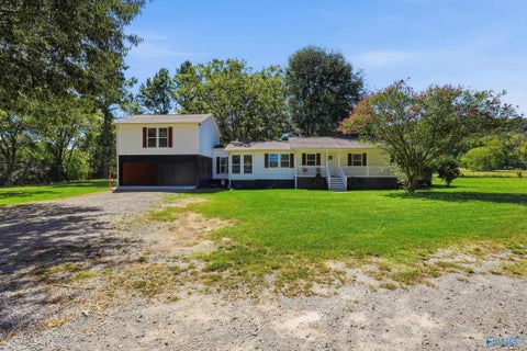 Homes For Sale - 155 Blue Springs Road<br/> Somerville, AL 35670