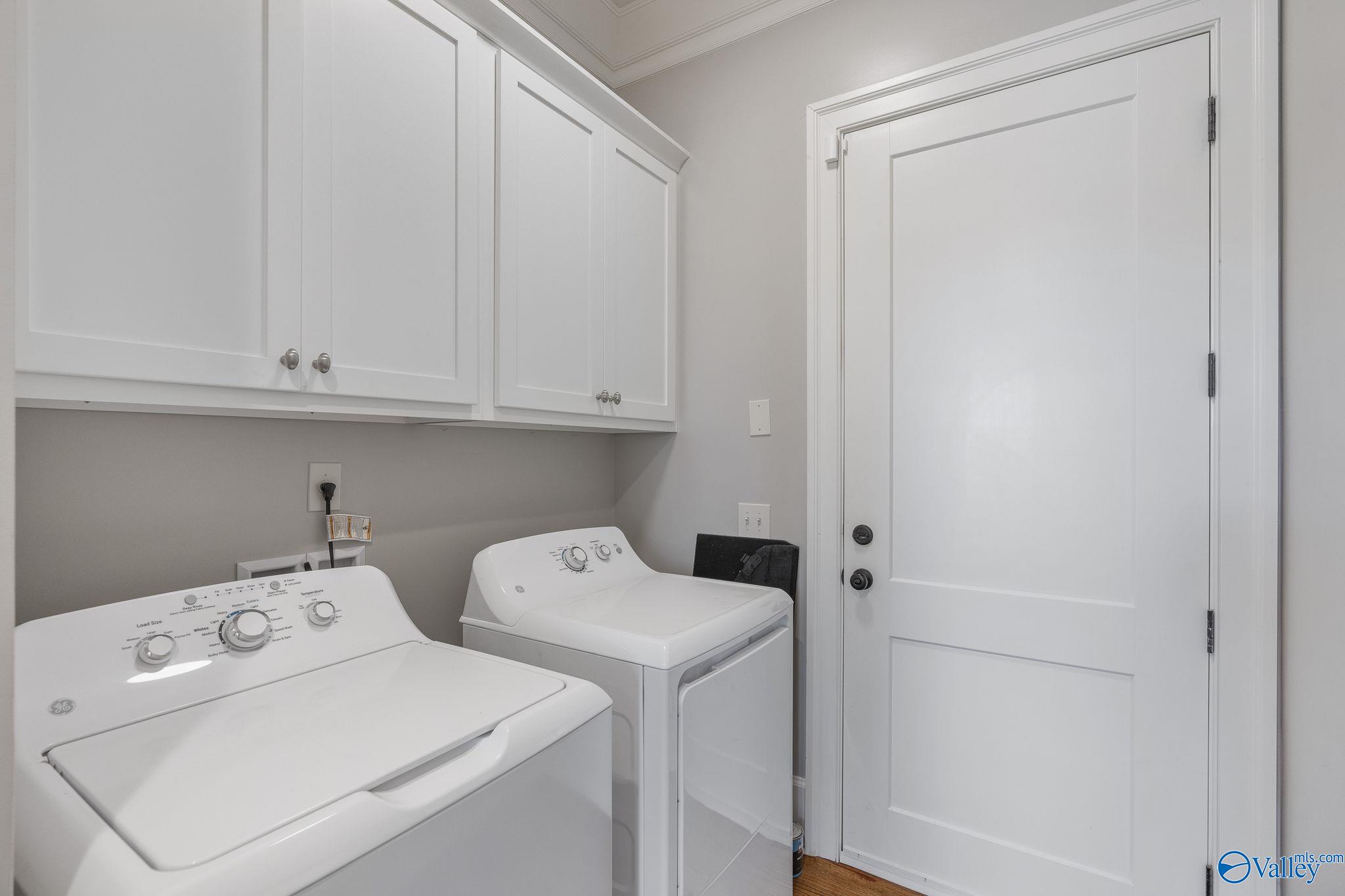 Huntsville, Alabama 35802, United States, 4 Bedrooms Bedrooms, ,3 BathroomsBathrooms,Residential,Active,222372