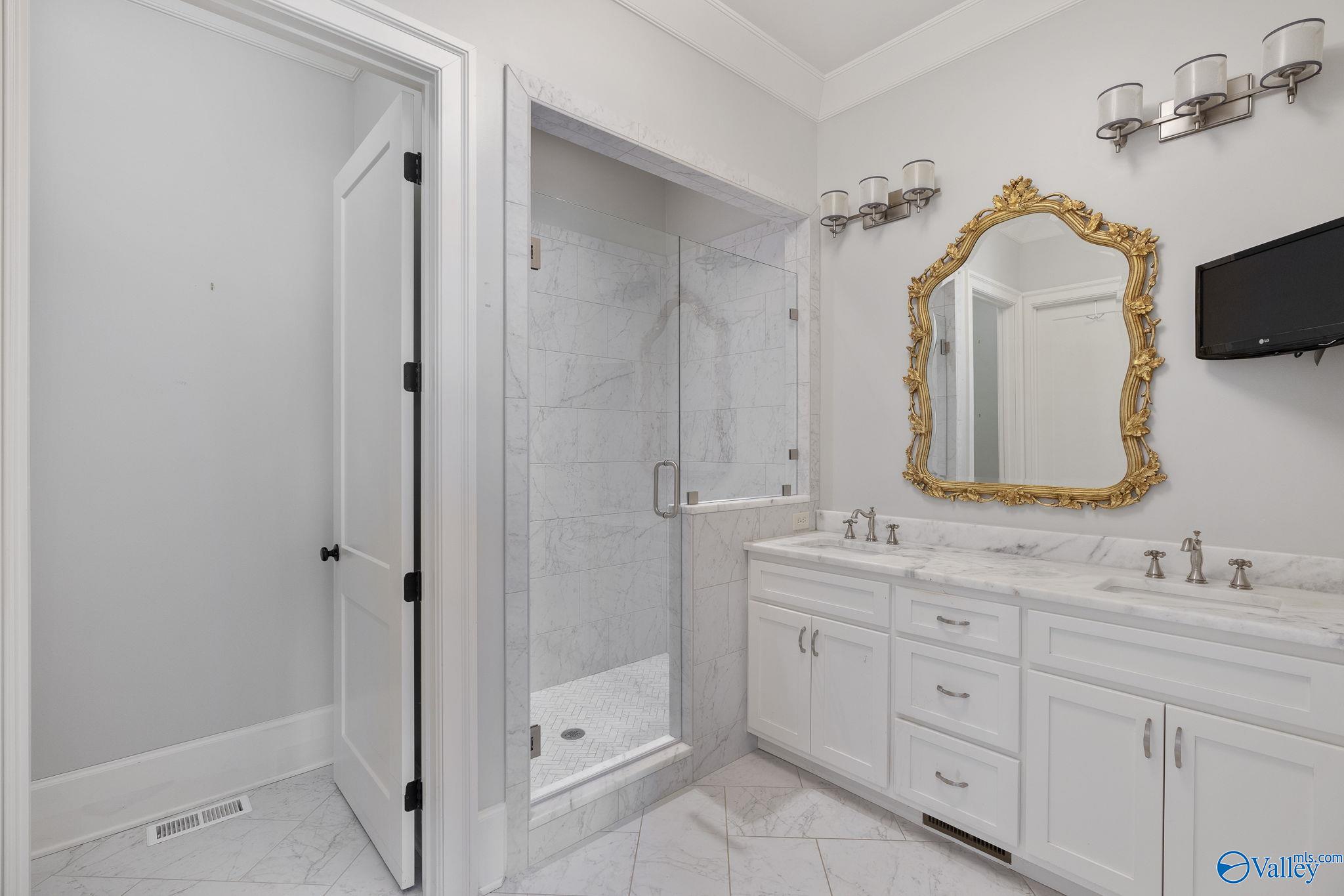 Huntsville, Alabama 35802, United States, 4 Bedrooms Bedrooms, ,3 BathroomsBathrooms,Residential,Active,222372