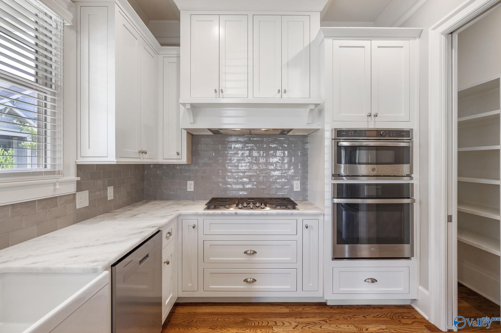 Huntsville, Alabama 35802, United States, 4 Bedrooms Bedrooms, ,3 BathroomsBathrooms,Residential,Active,222372