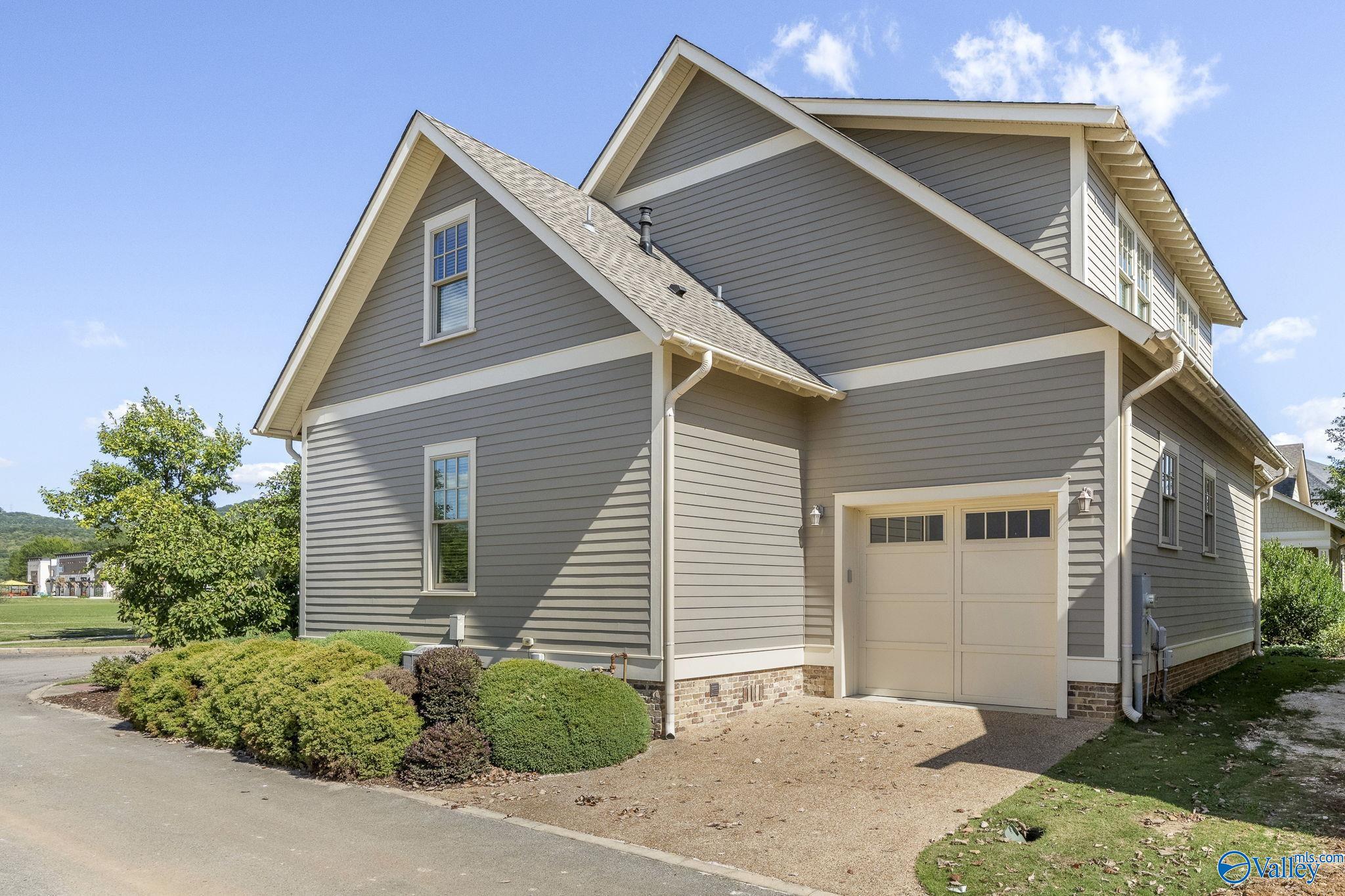 Huntsville, Alabama 35802, United States, 4 Bedrooms Bedrooms, ,3 BathroomsBathrooms,Residential,Active,222372