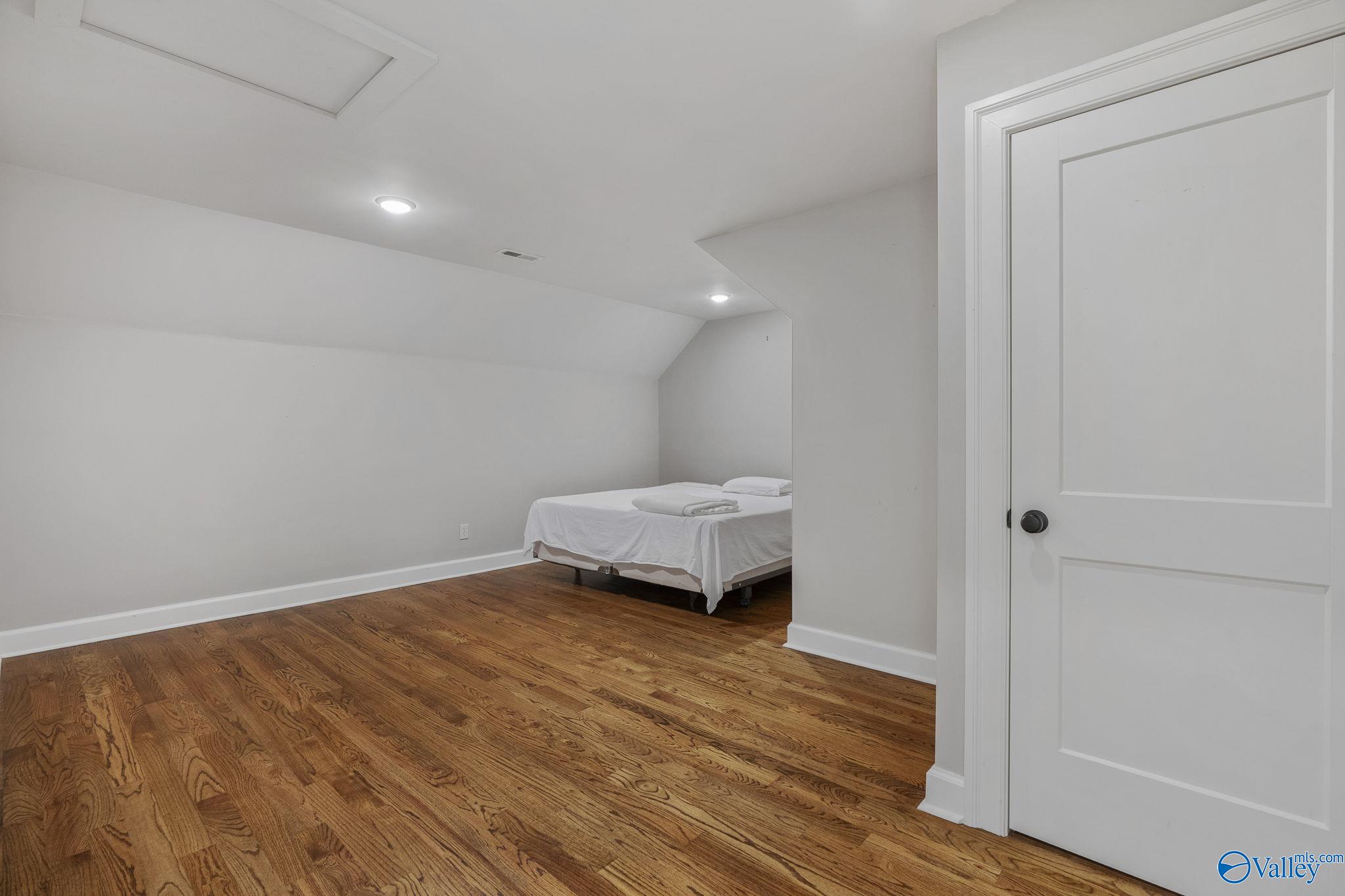 Huntsville, Alabama 35802, United States, 4 Bedrooms Bedrooms, ,3 BathroomsBathrooms,Residential,Active,222372