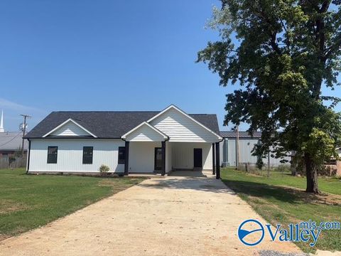Homes For Sale - 711 Highland Avenue<br/> Muscle Shoals, AL 35661