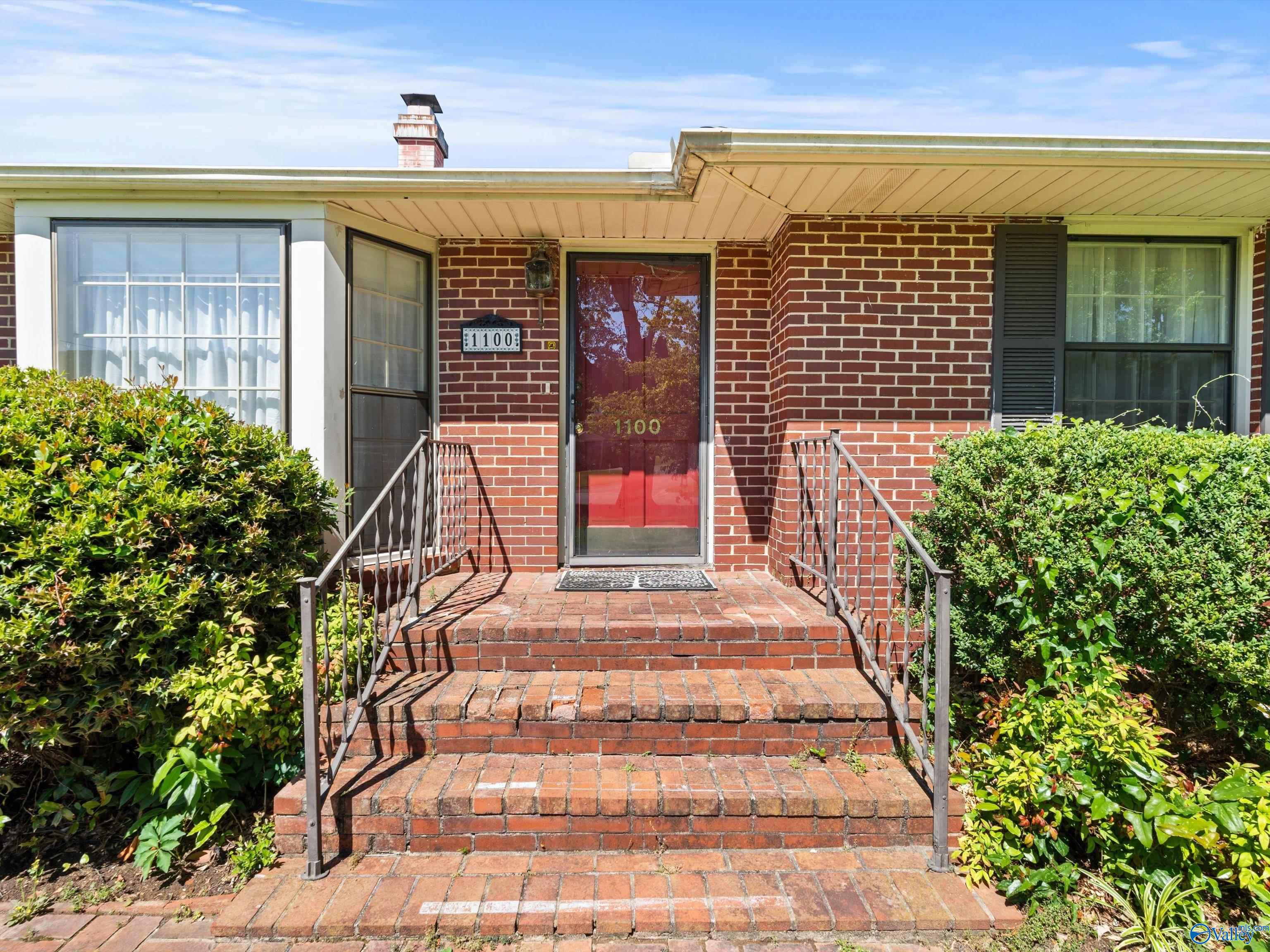 1100 W Cleermont Circle