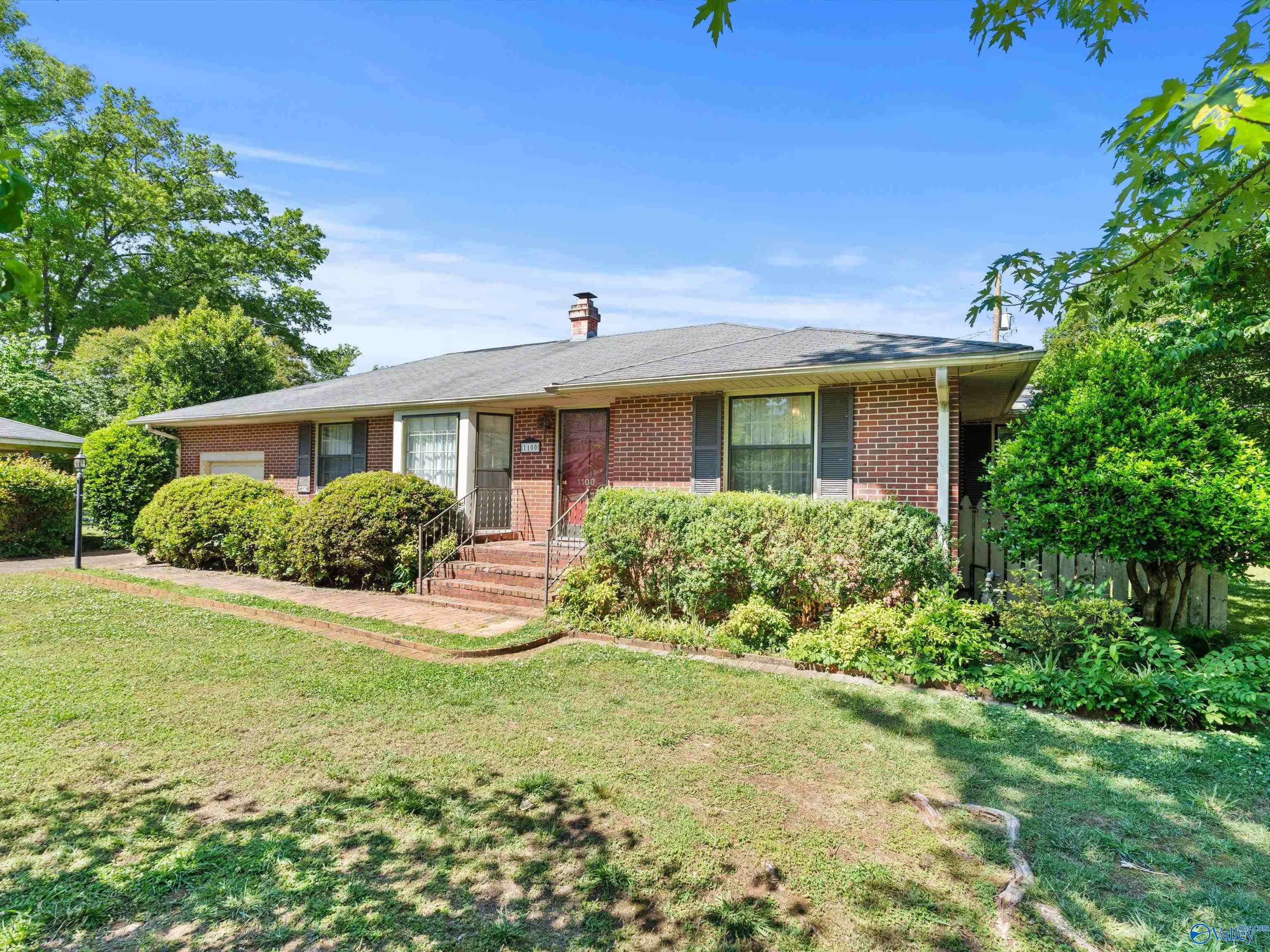 1100 W Cleermont Circle