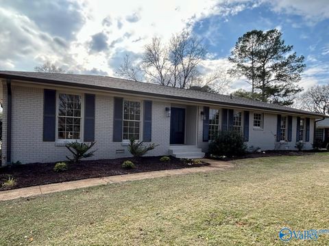 Photo of 2305 Greenwood Drive SE, Decatur, AL 35601 (MLS # 21905476)