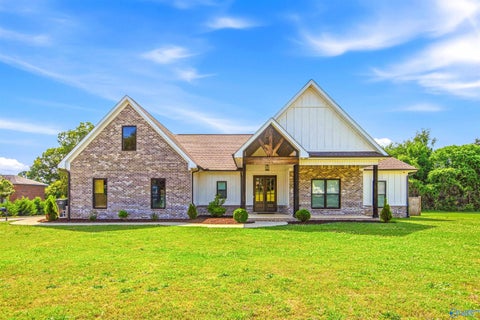 Homes For Sale - 482 Deer Run Circle<br/> Lauderdale County, Rogersville, AL 35652