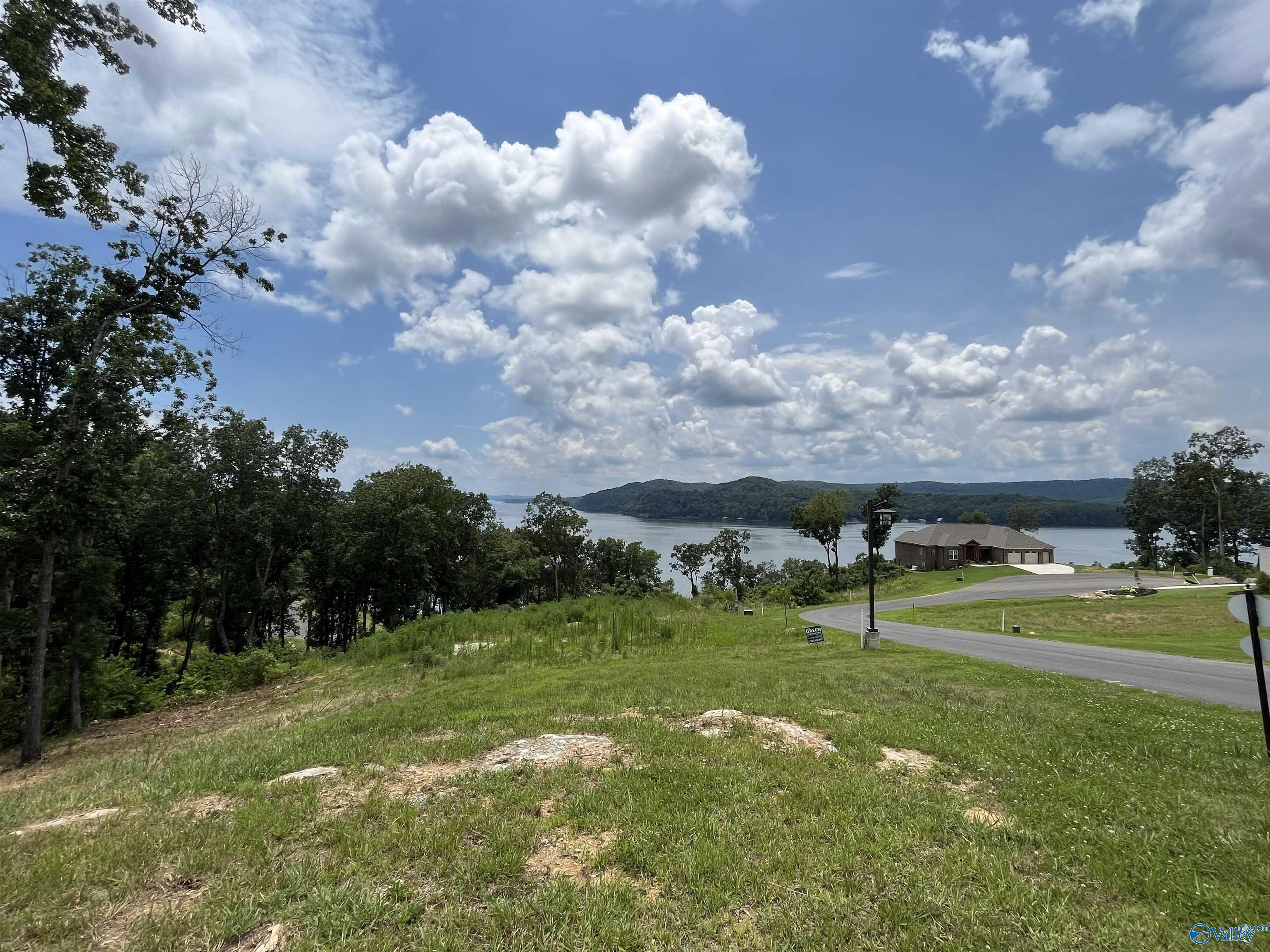 109 Boathouse Drive, Guntersville, Alabama image 3