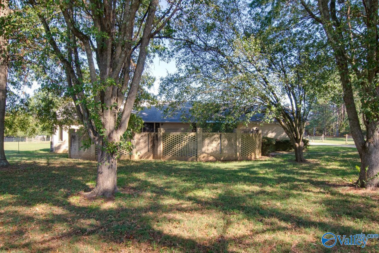 115 Christopher Drive, Madison, Alabama image 2