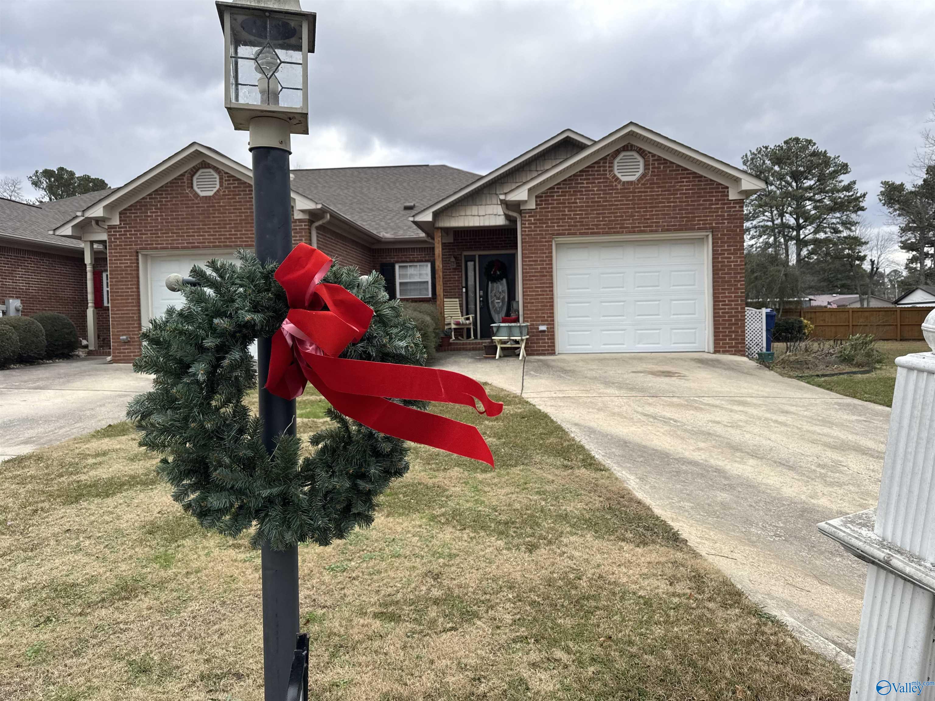 69 Sutton Circle, Albertville, Alabama image 1