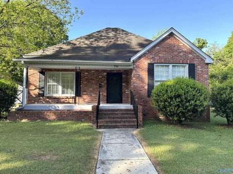 Homes For Sale - 711 Nuckolls Street<br/> Gadsden, AL 35903