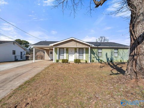 Photo of 1014 SW Towerview Street, Decatur, AL 35601 (MLS # 21909402)