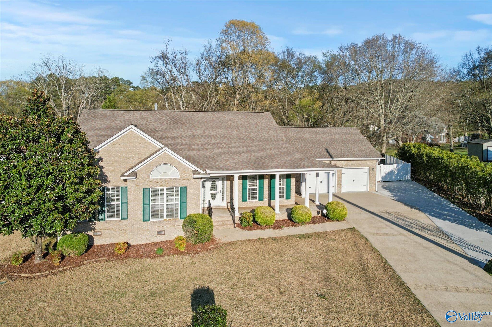 230 Azalea Circle, Guntersville, Alabama image 1