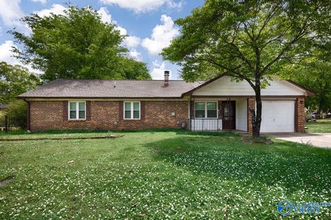 Photo of 2815 Winchester Road, Huntsville, AL 35810 (MLS # 21917227)
