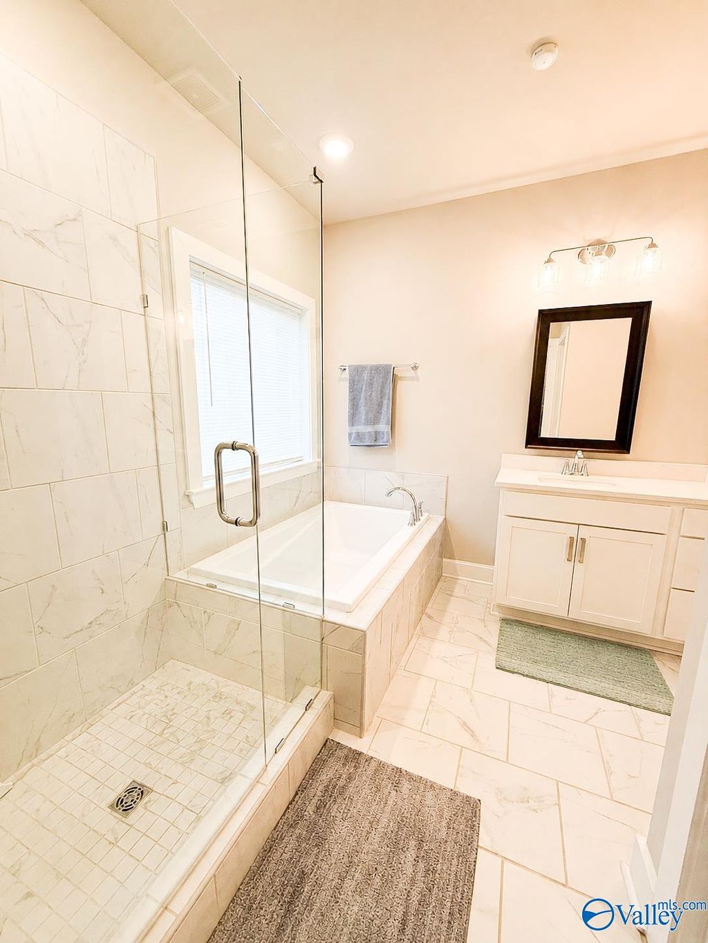 12494 Whitcomb Circle, Athens, AL 35613 | MLS 21917609 | Listing